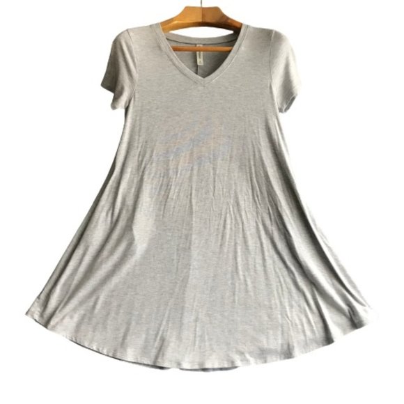 Zenana Premium Grey Stretch V-neck Pocket Tunic - Picture 1 of 9
